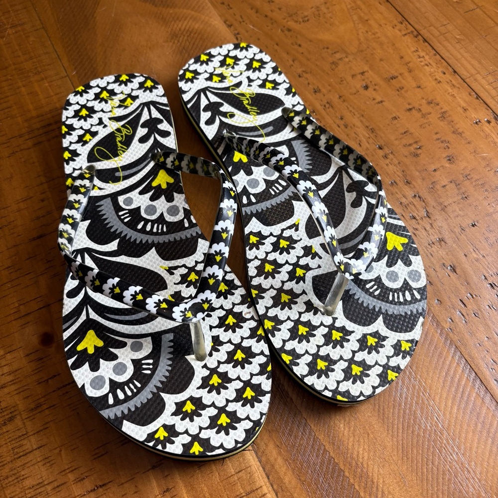 Vera Bradley Black and Yellow Floral Flip Flops Like New - Picture 1 of 3